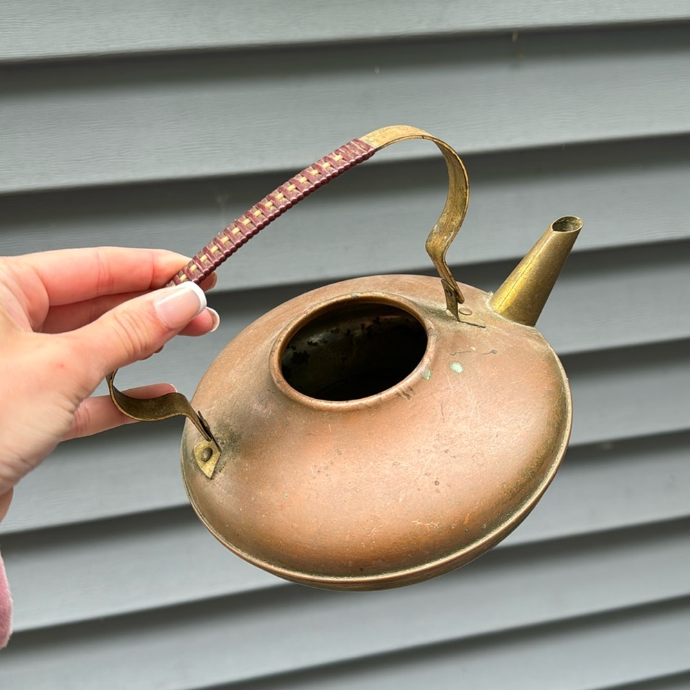 Vintage squatty made in holland tea pot